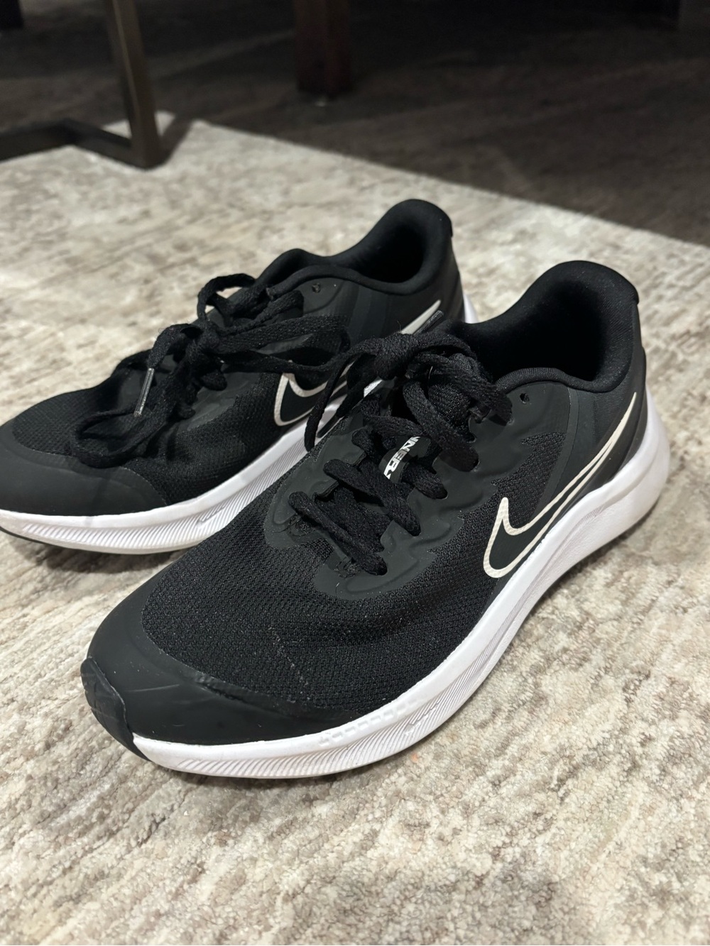 Nike StarRunner Kids Black and White Running Sneakers - Picture 4 of 6